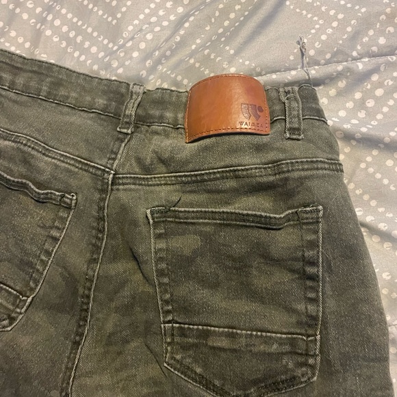 Jeans - Picture 2 of 3